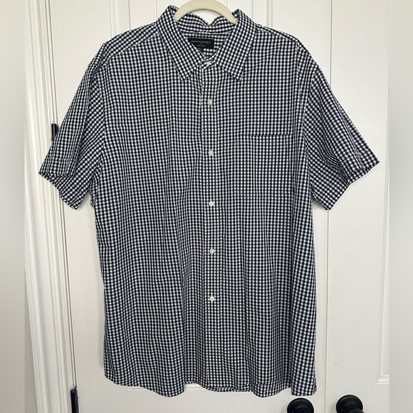 Banana Republic Black and White Casual Button Down Shirt - Picture 1 of 4